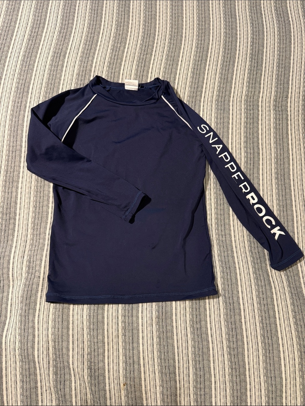 Snapper Rock Size 6 Navy boys rashguard